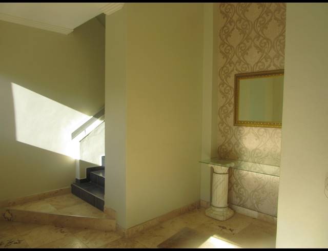 4 BEDROOM APARTMENT RENTED IN UMHLANGA CENTRAL